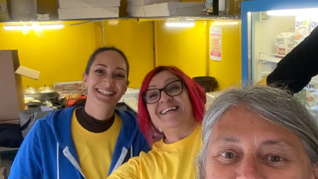 Selfie delle volontarie del PORKY’S BAR